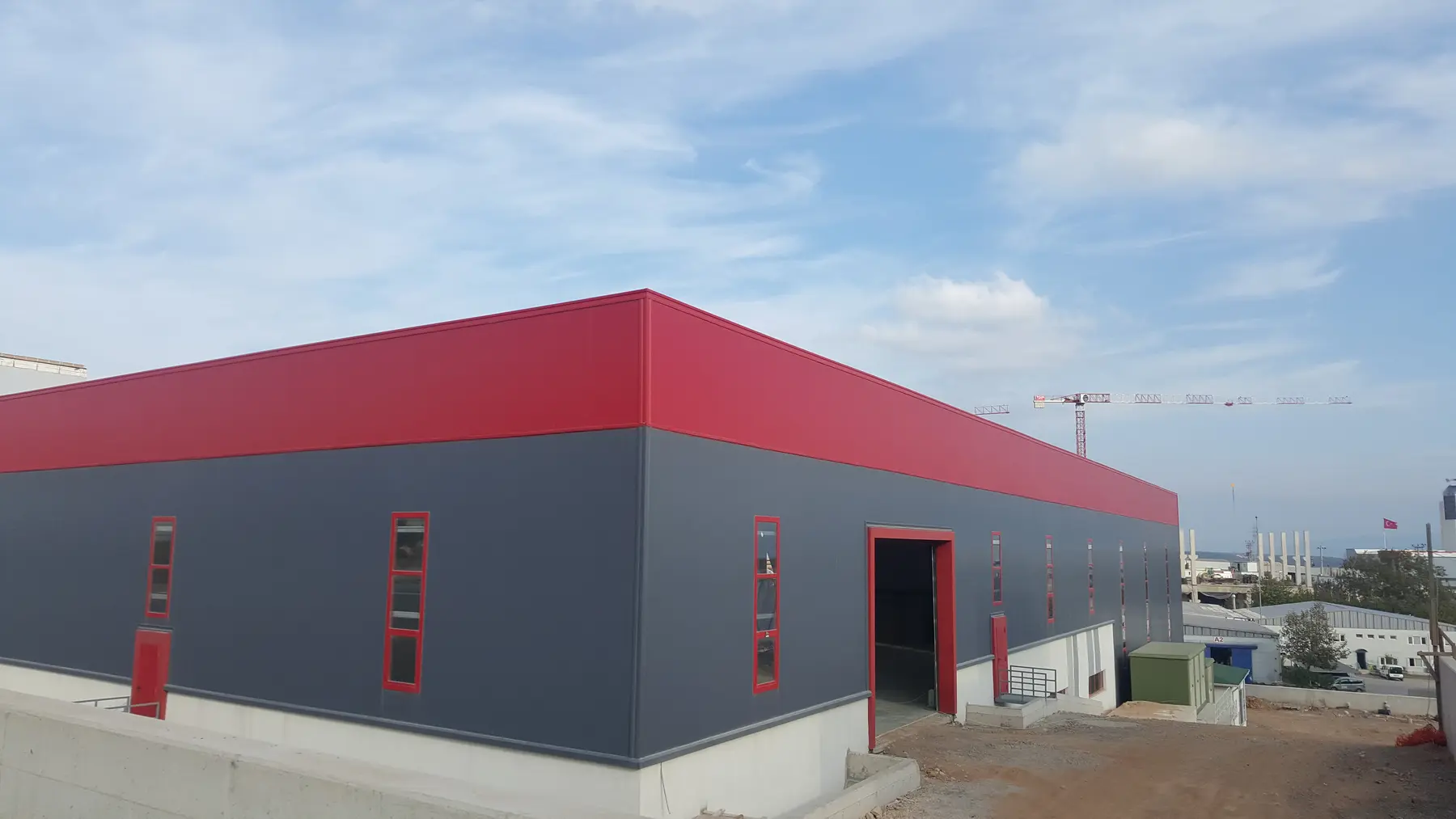 Kırmızı Detaylı Panel Cephe