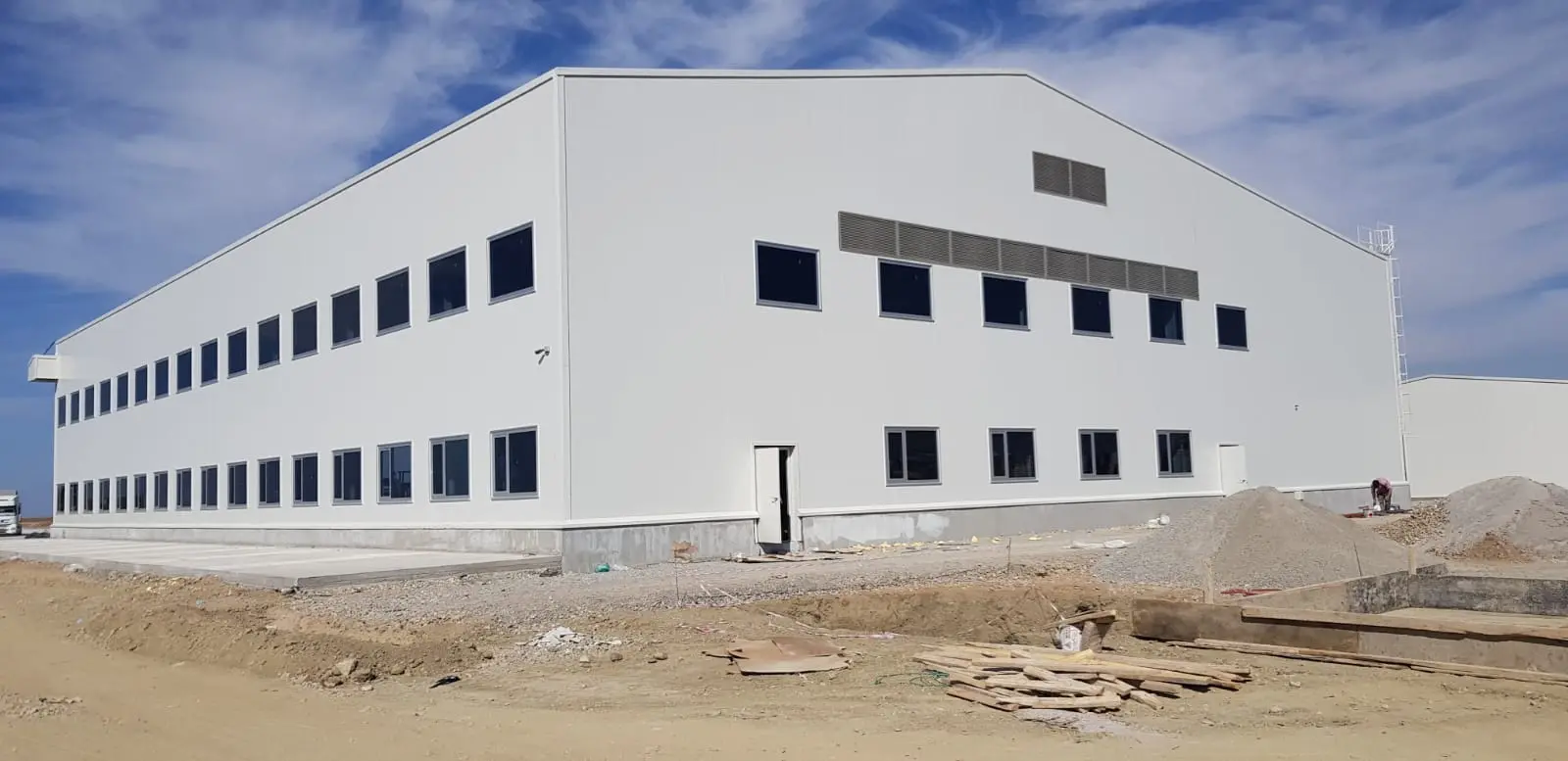Beyaz Panel Cepheli Endüstriyel Yapı